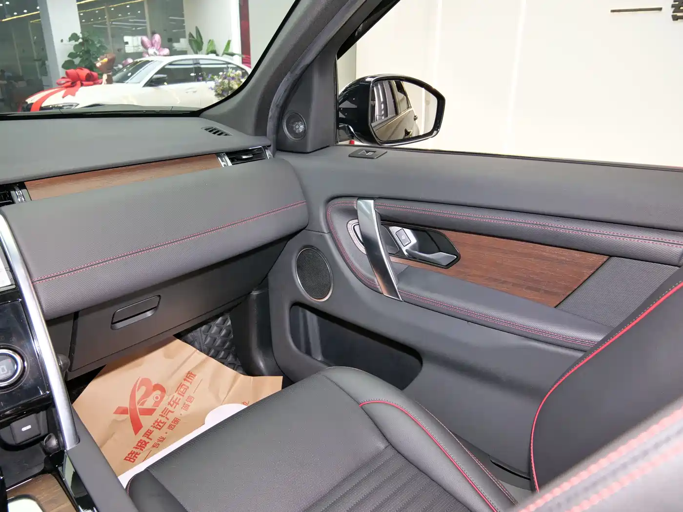 Land Rover Discovery Sport 2022 Model Year Second Facelift 249PS R-Dynamic SE Performance Technology Edition 5-seater фото 17