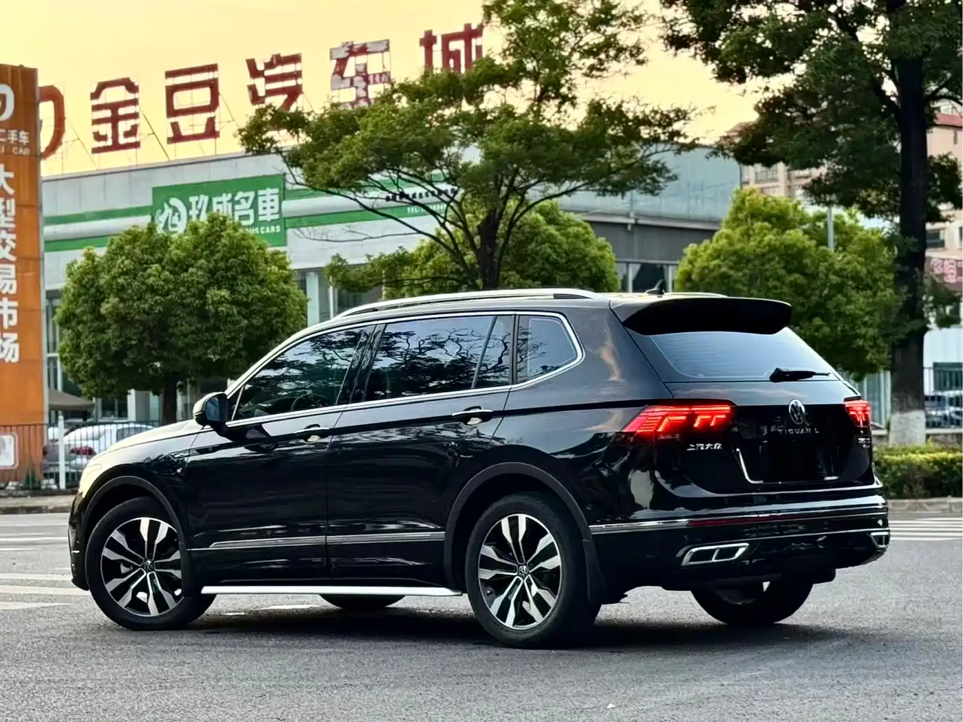 Volkswagen Tiguan L 2022 380TSI Automatic 4WD R-Line Cross Edition 7-Seater фото 9