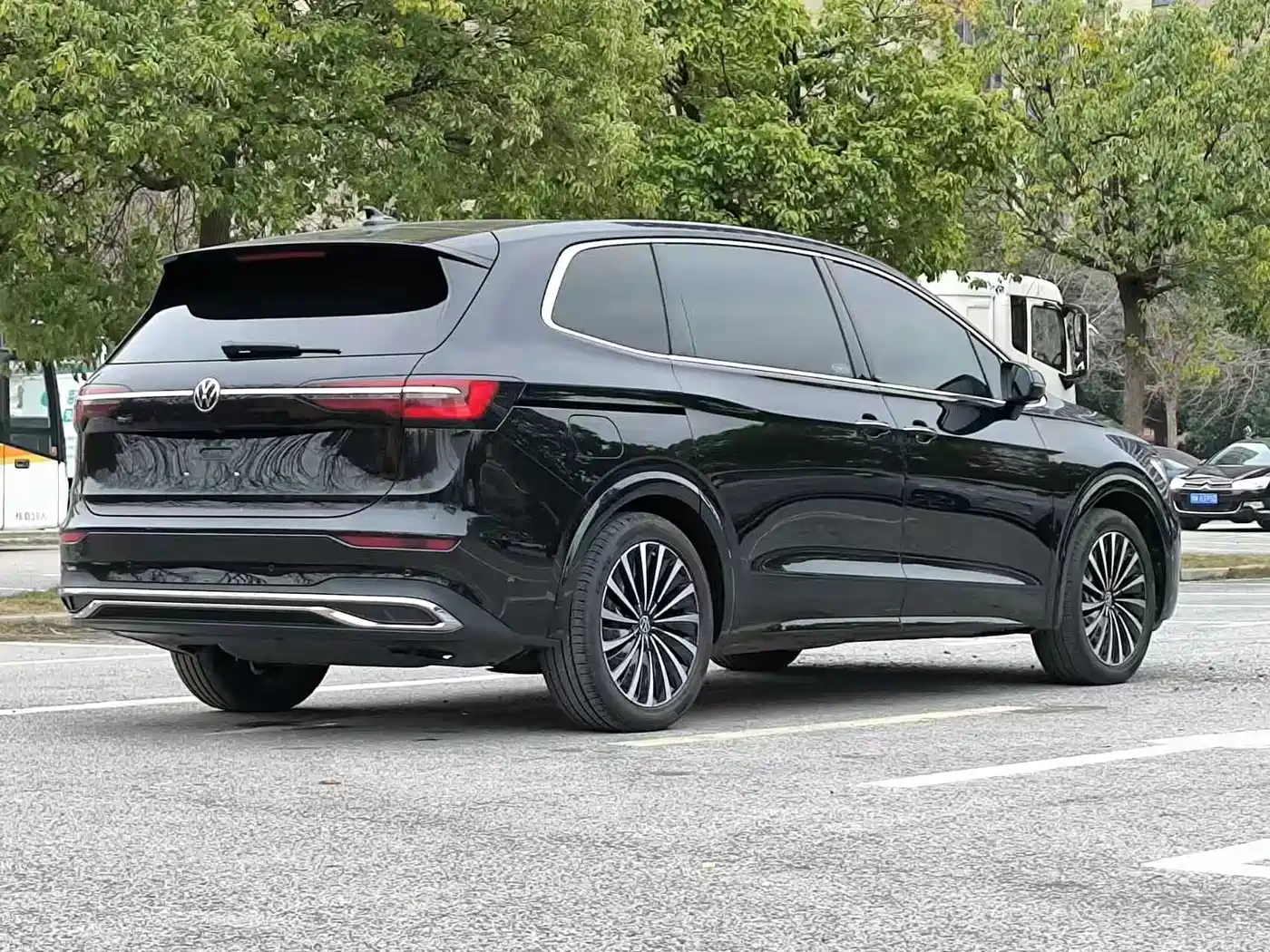 Volkswagen Viloran 2023 380TSI Premium Edition фото 15