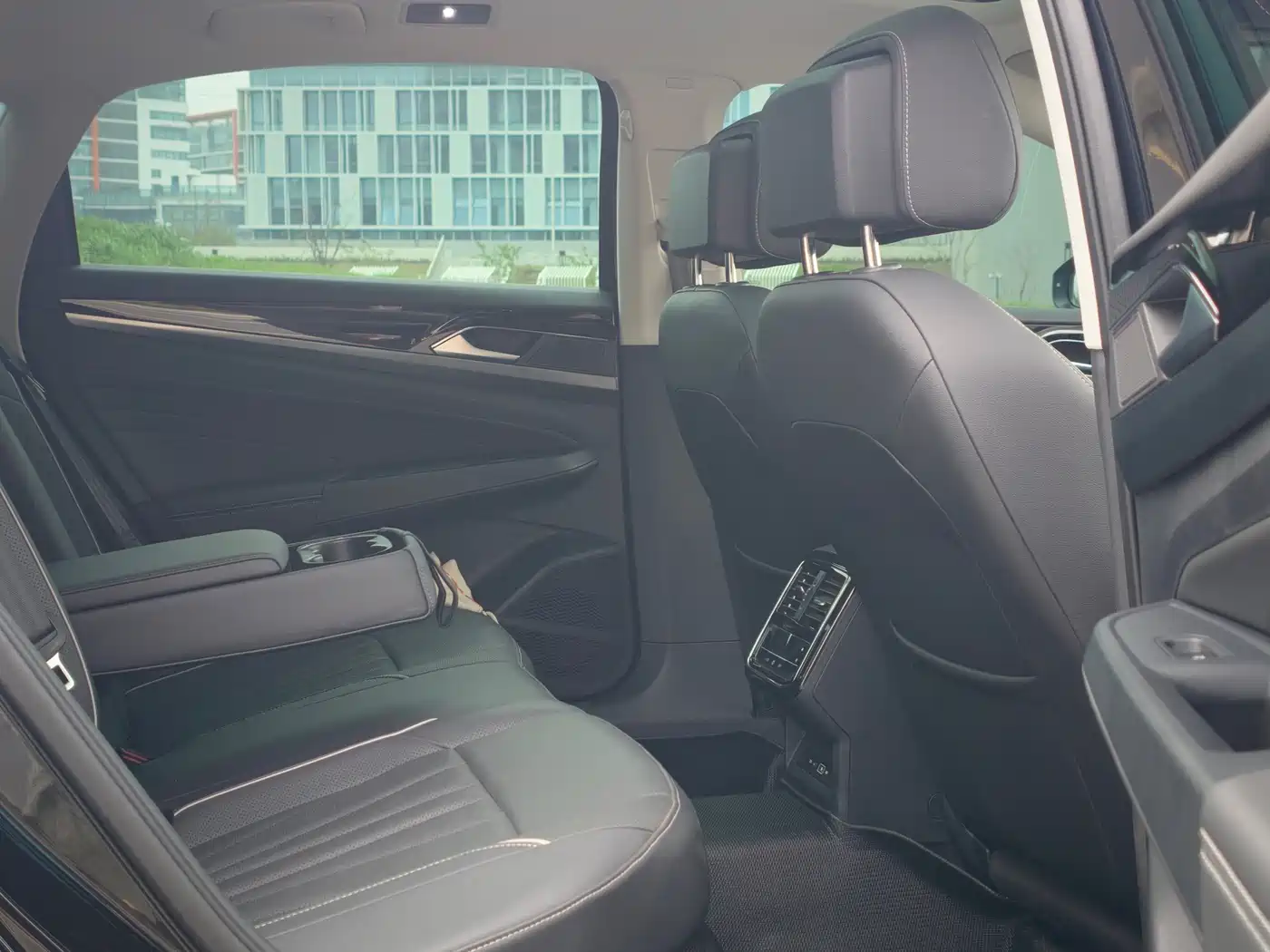 Volkswagen Passat 2024 Model 380TSI Starlight Elite фото 14