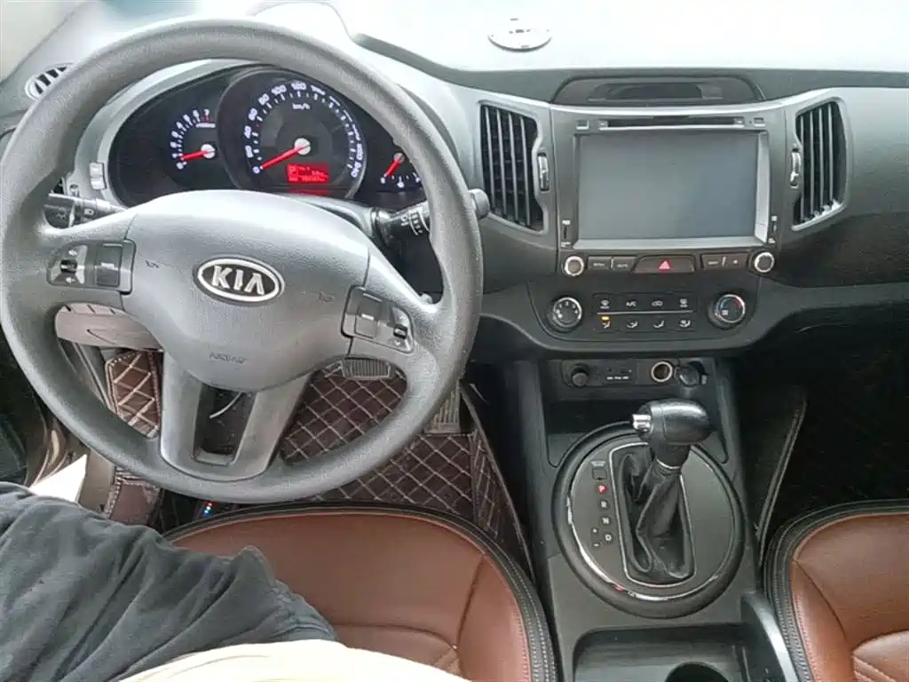Kia Sportage 2014 2.0L Automatic 2WD GL Edition фото 10
