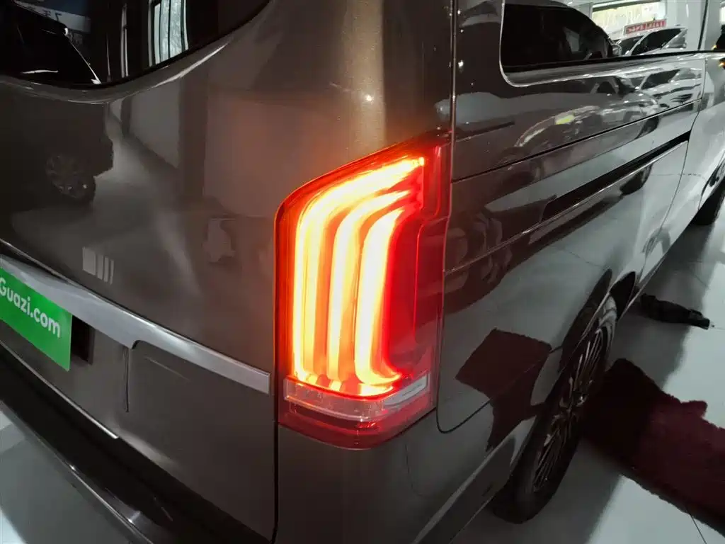 Mercedes-Benz V-Class 2017 Model V 260 Pilot Edition фото 24
