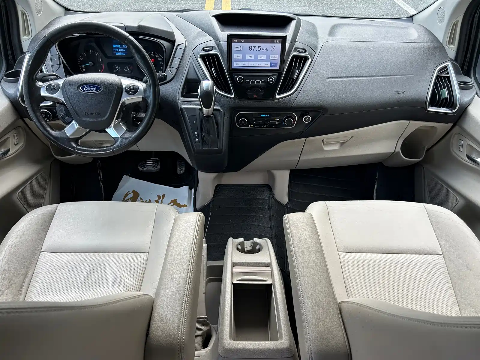 Photo 17 - Ford Tourneo