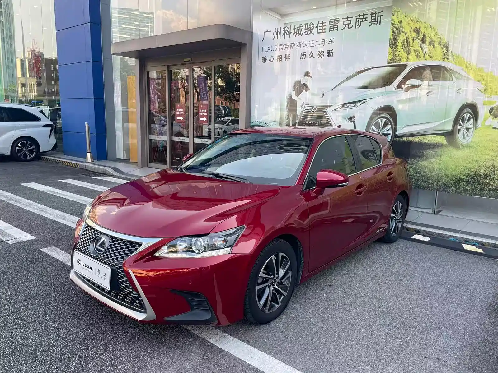 Фото 1 - Lexus CT
