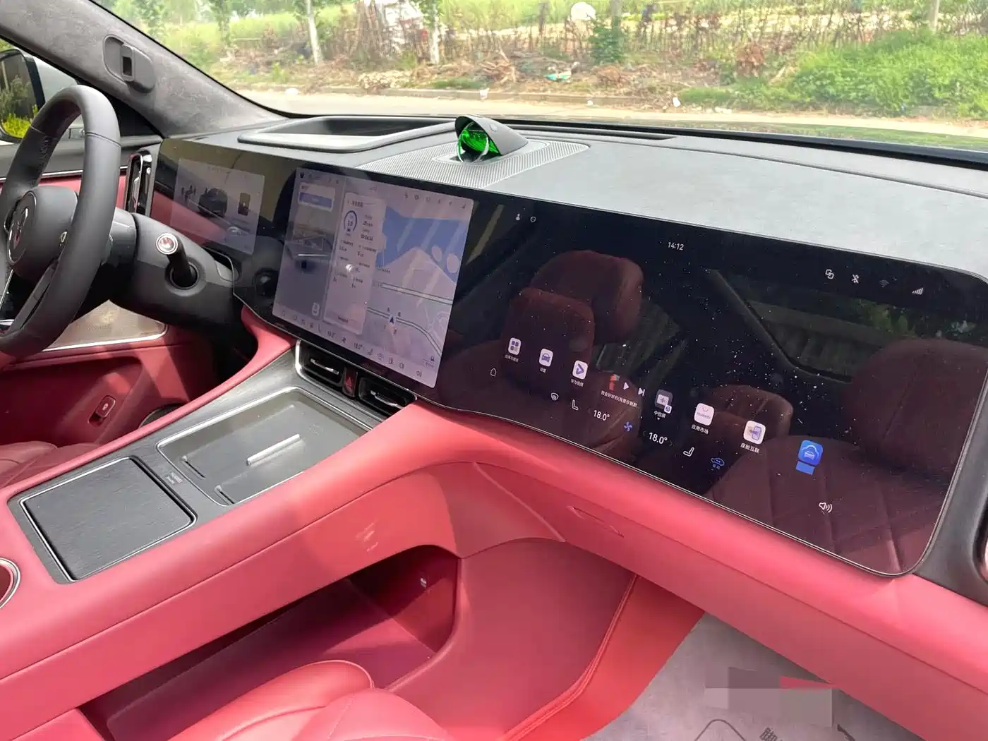 AITO Wenjie AITO M8 2025 Model Extended Range Max+ Edition 53.4kWh 6-Seater фото 4