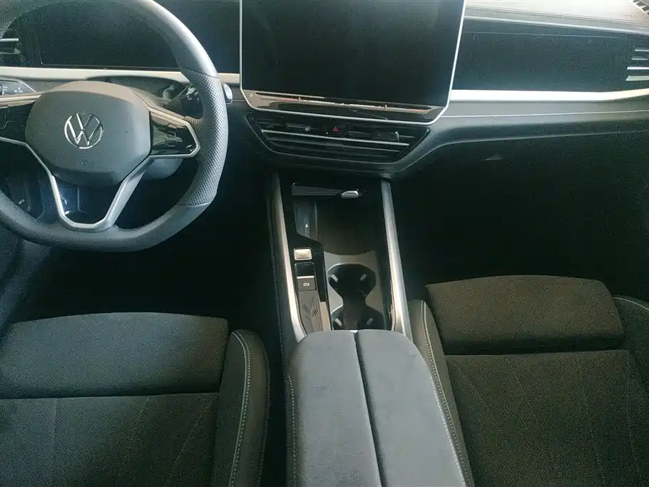Volkswagen Passat 2025 Model Pro 380TSI Starlight Dragon Premium Edition фото 16