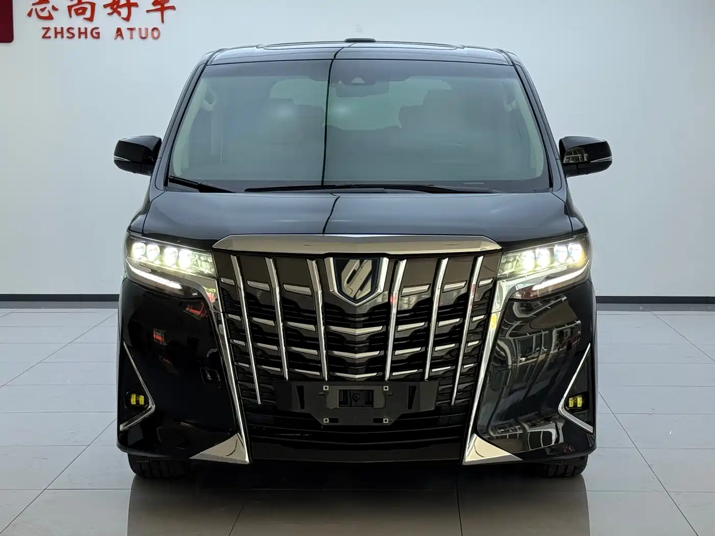 Toyota Alphard 2020 Hybrid 2.5L Premium Edition фото 2