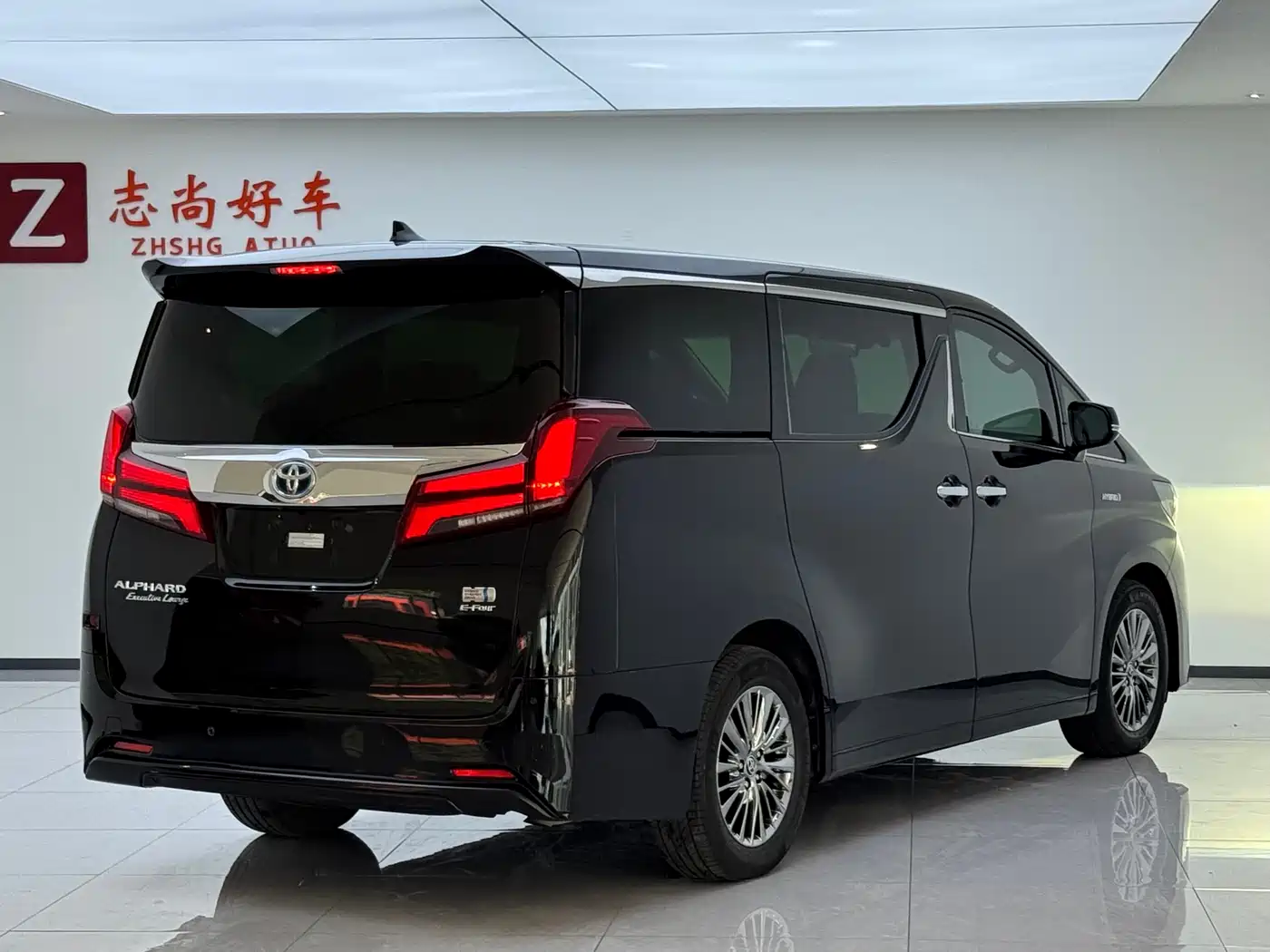 Toyota Alphard 2020 Hybrid 2.5L Premium Edition фото 14