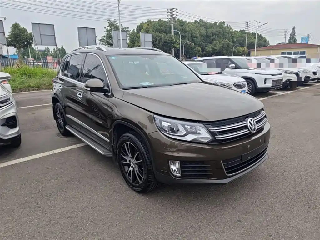 VOLKSWAGEN TIGUAN