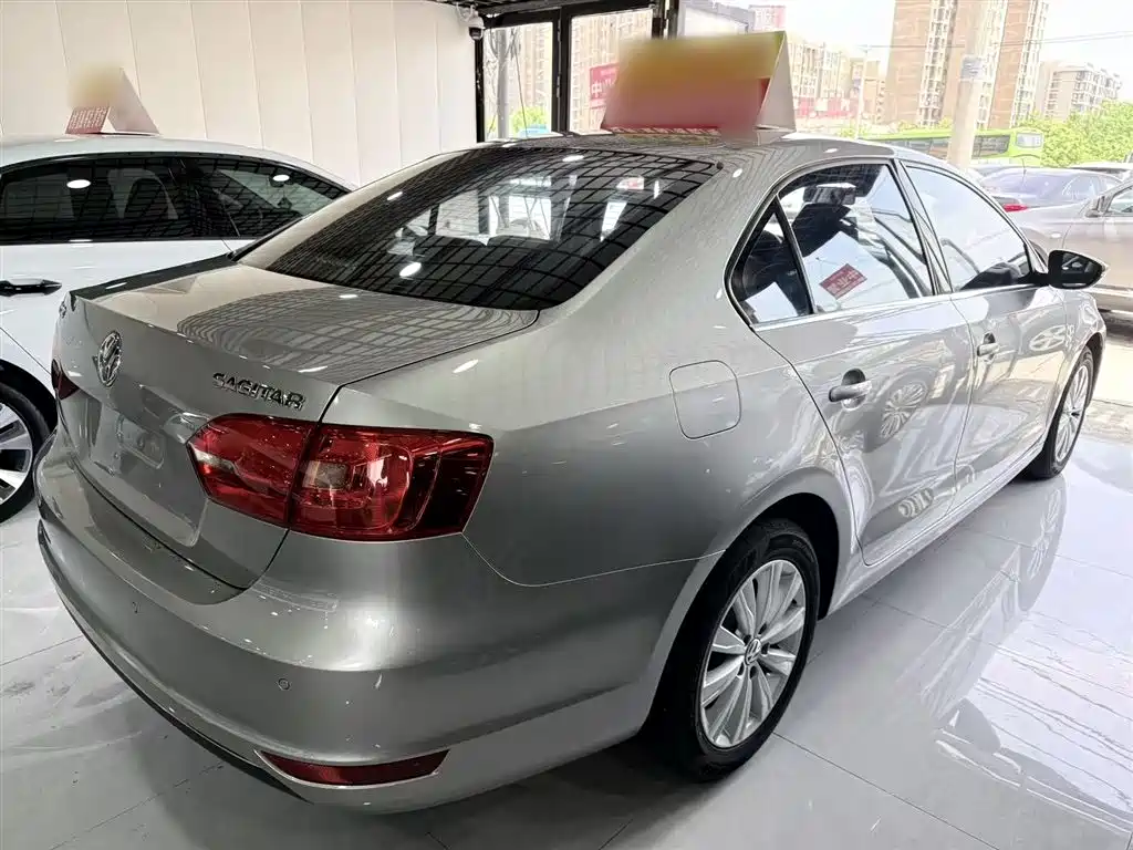Volkswagen Sagitar 2015 1.6L Automatic Comfort фото 17