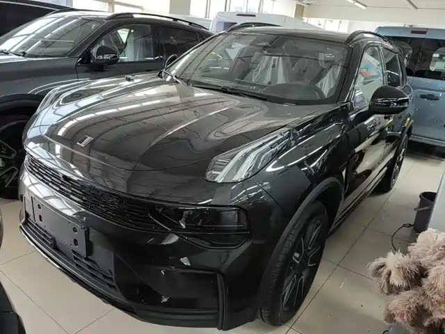  Lynk & Co Lynk & Co 01 2025 2.0TD FWD Renewal Pro Edition