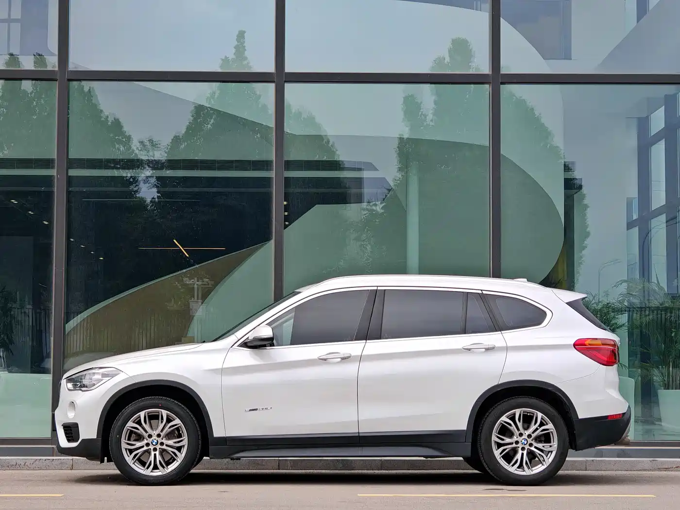 BMW X1 2018 sDrive20Li Leading Model фото 3