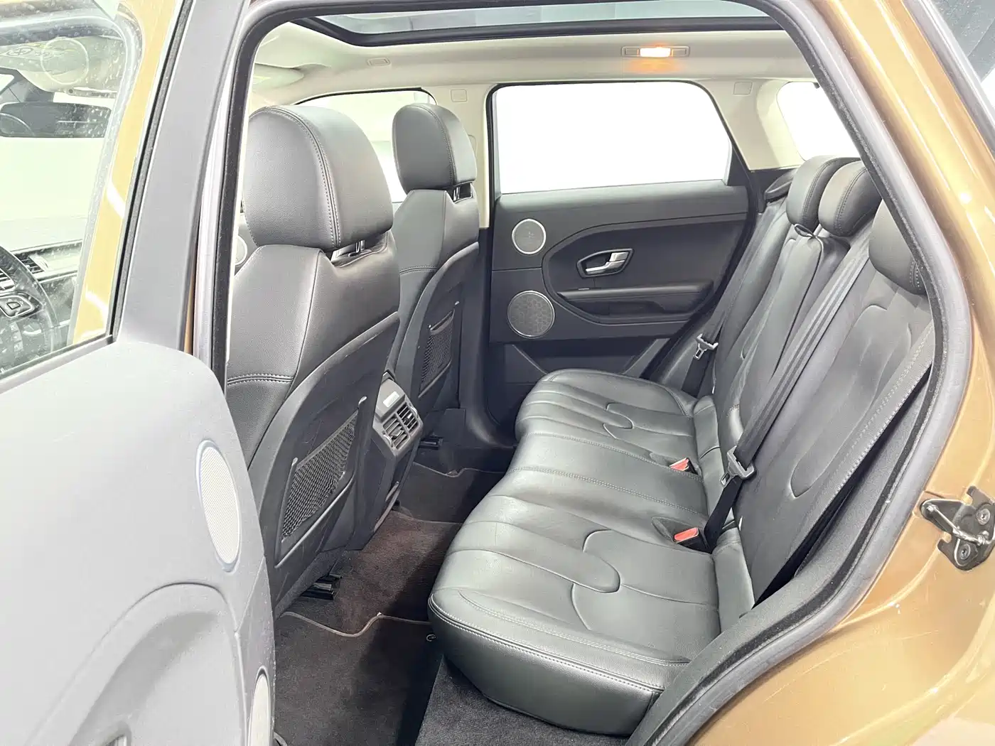 Land Rover Range Rover Evoque 2015 2.0T 5-Door Intelligent Edition фото 9