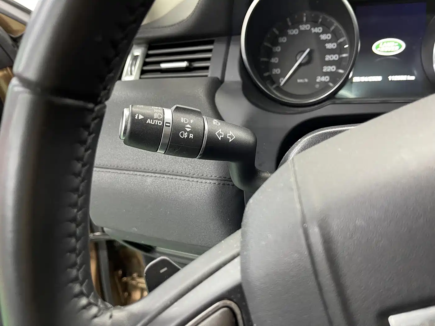 Land Rover Range Rover Evoque 2015 2.0T 5-Door Intelligent Edition фото 13