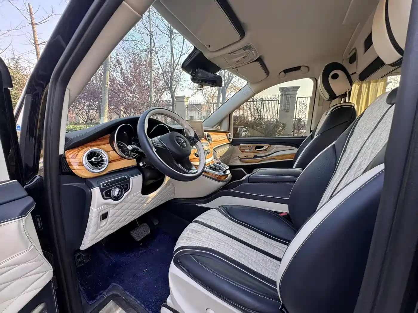 Mercedes-Benz V-Class 2020 Model V 260 L Long Wheelbase Luxury фото 13