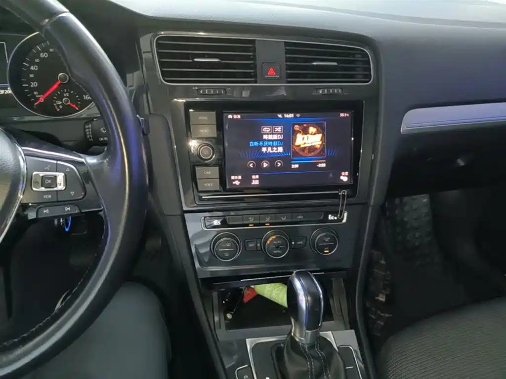 Volkswagen Golf Electric 2020 Chi фото 13