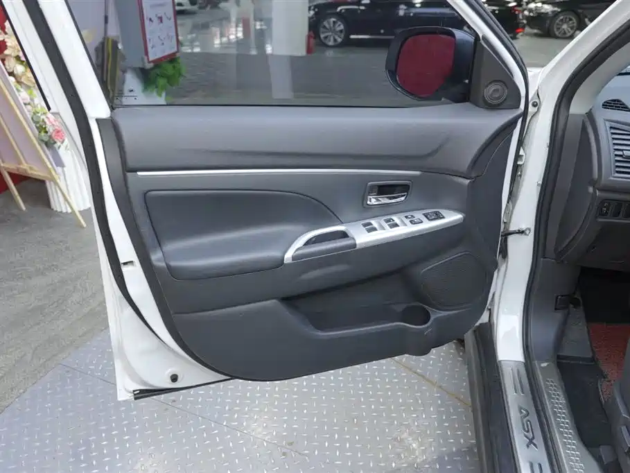 Mitsubishi ASX 2016 2.0L CVT 2WD Navigation Edition фото 9