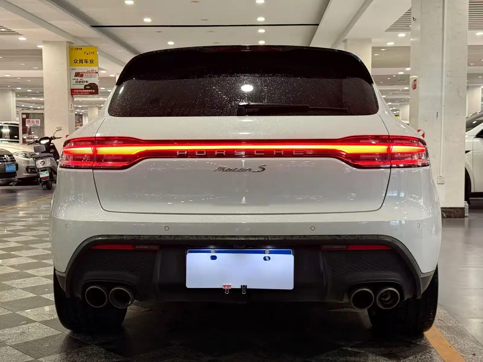 Photo 5 - Porsche Macan