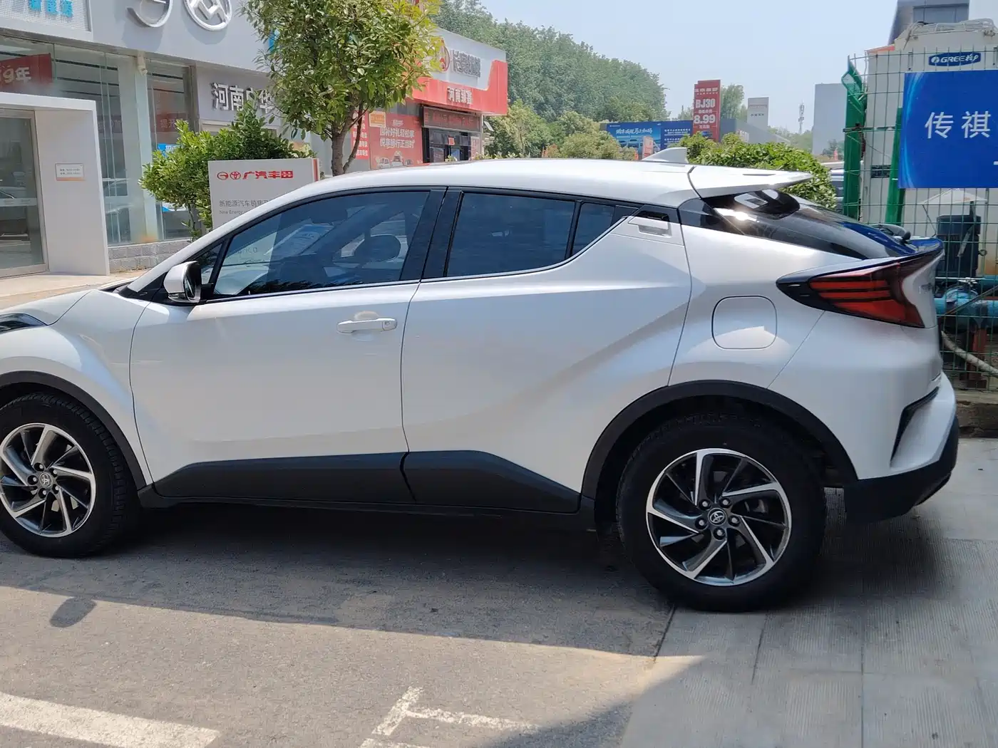 Toyota C-HR 2020 Model 2.0L Luxury фото 2