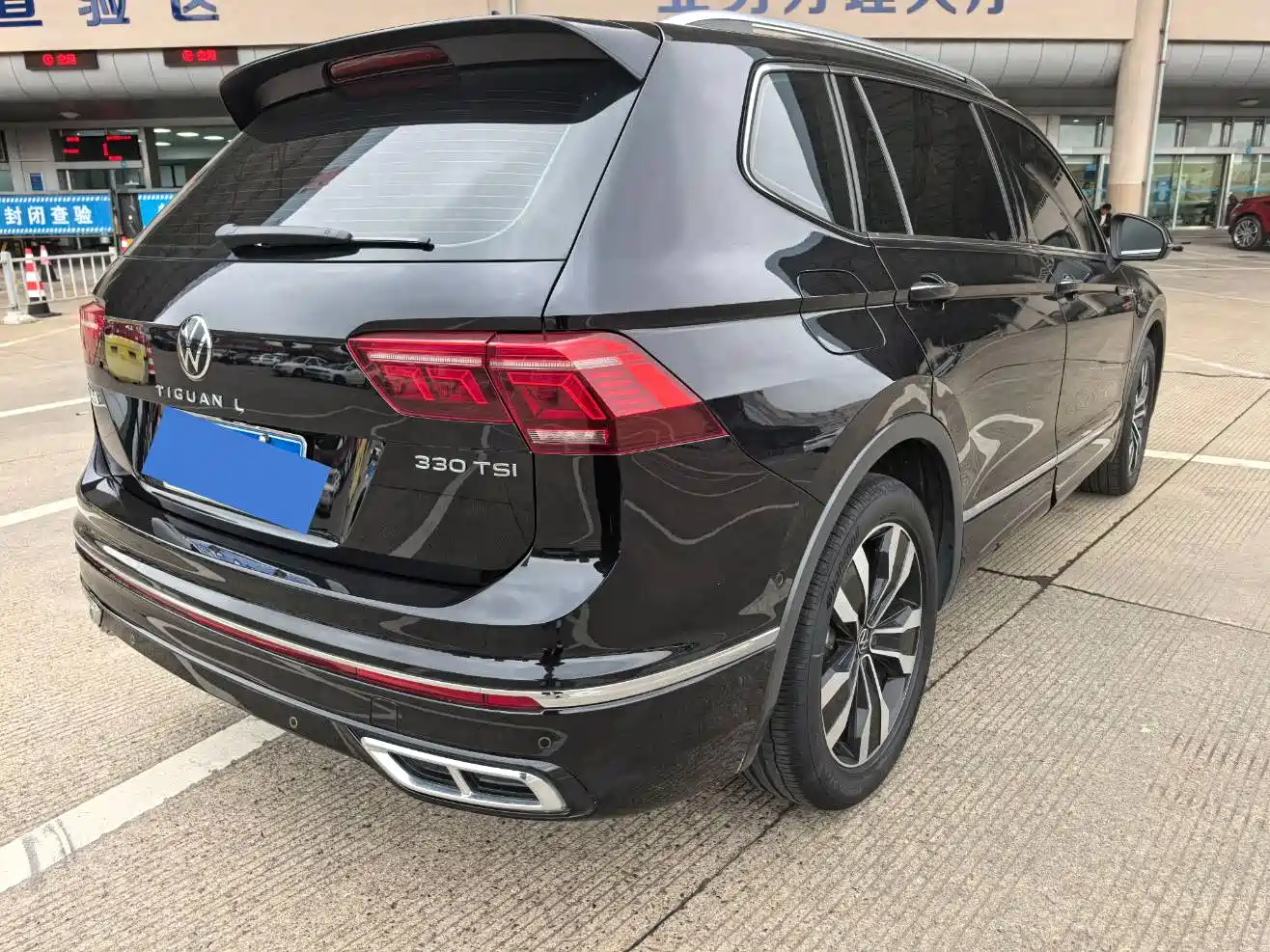 VOLKSWAGEN TIGUAN L