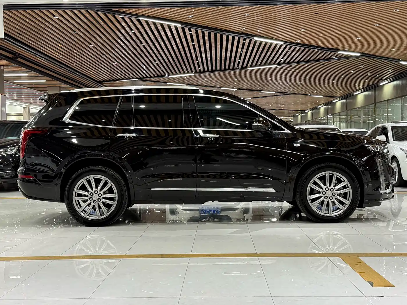 Фото 7 - Cadillac XT6