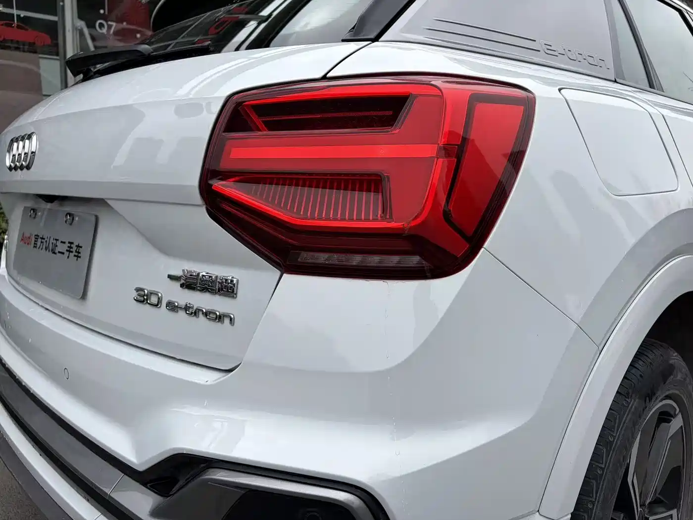 AUDI Q2L E TRON