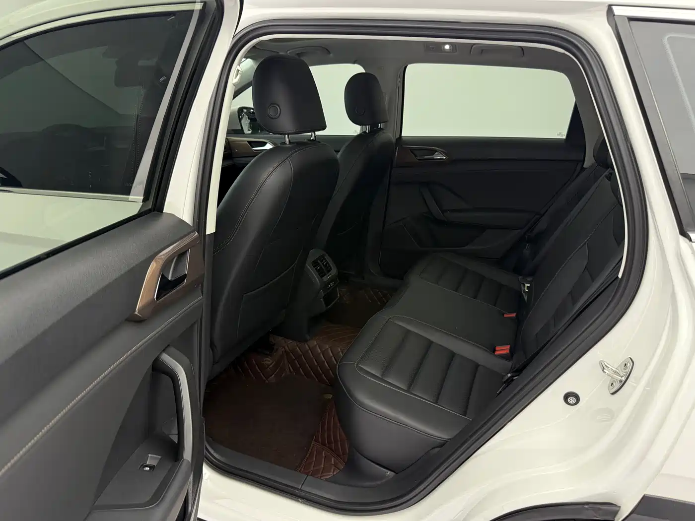 Volkswagen Tharu 2022 280TSI FWD Luxury Edition фото 15