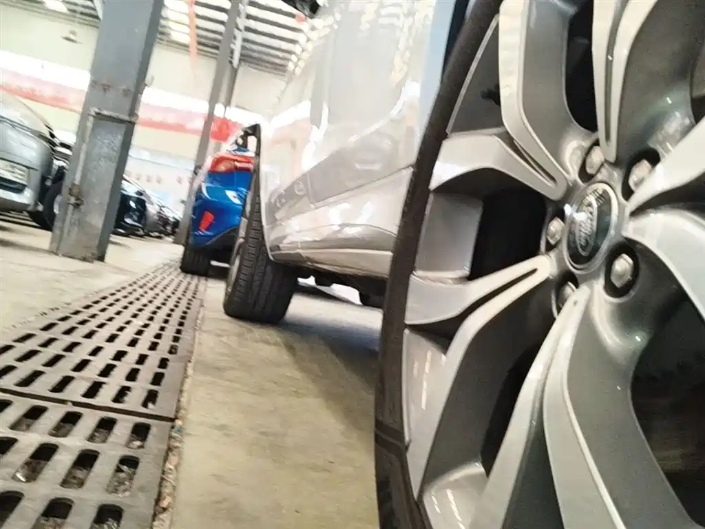 Land Rover Discovery Sport 2025 249PS Performance Tech Edition фото 22