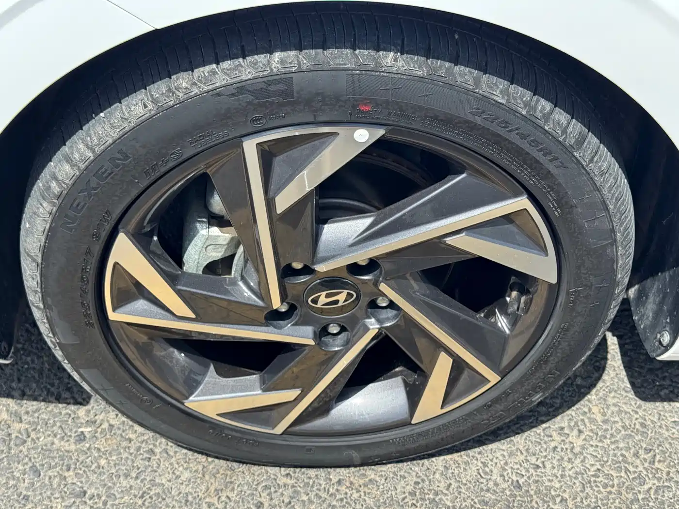 Hyundai Elantra 2023 Model 1.5L CVT LUX Premium Edition фото 4