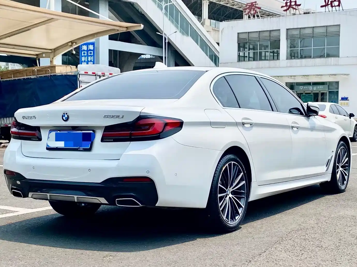 BMW 5 Series 2022 530Li Leading M Sport Package фото 6