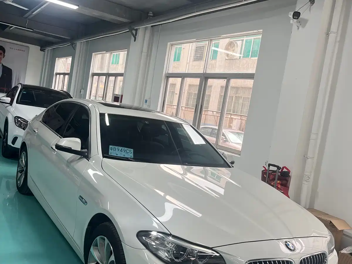 BMW 5 Series 2017 528Li Leading Edition фото 10