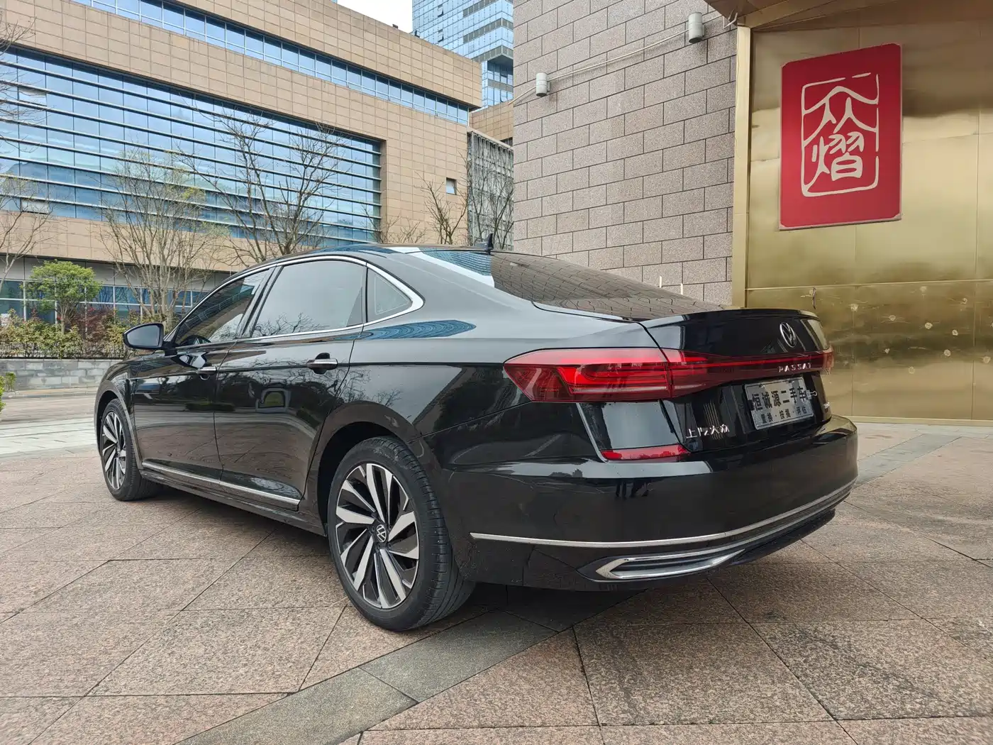 Volkswagen Passat 2023 Facelift 330TSI Luxury Edition фото 7
