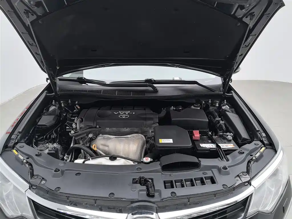 Toyota Camry 2016 2.5G 10th Anniversary Luxury Navigation Edition фото 6