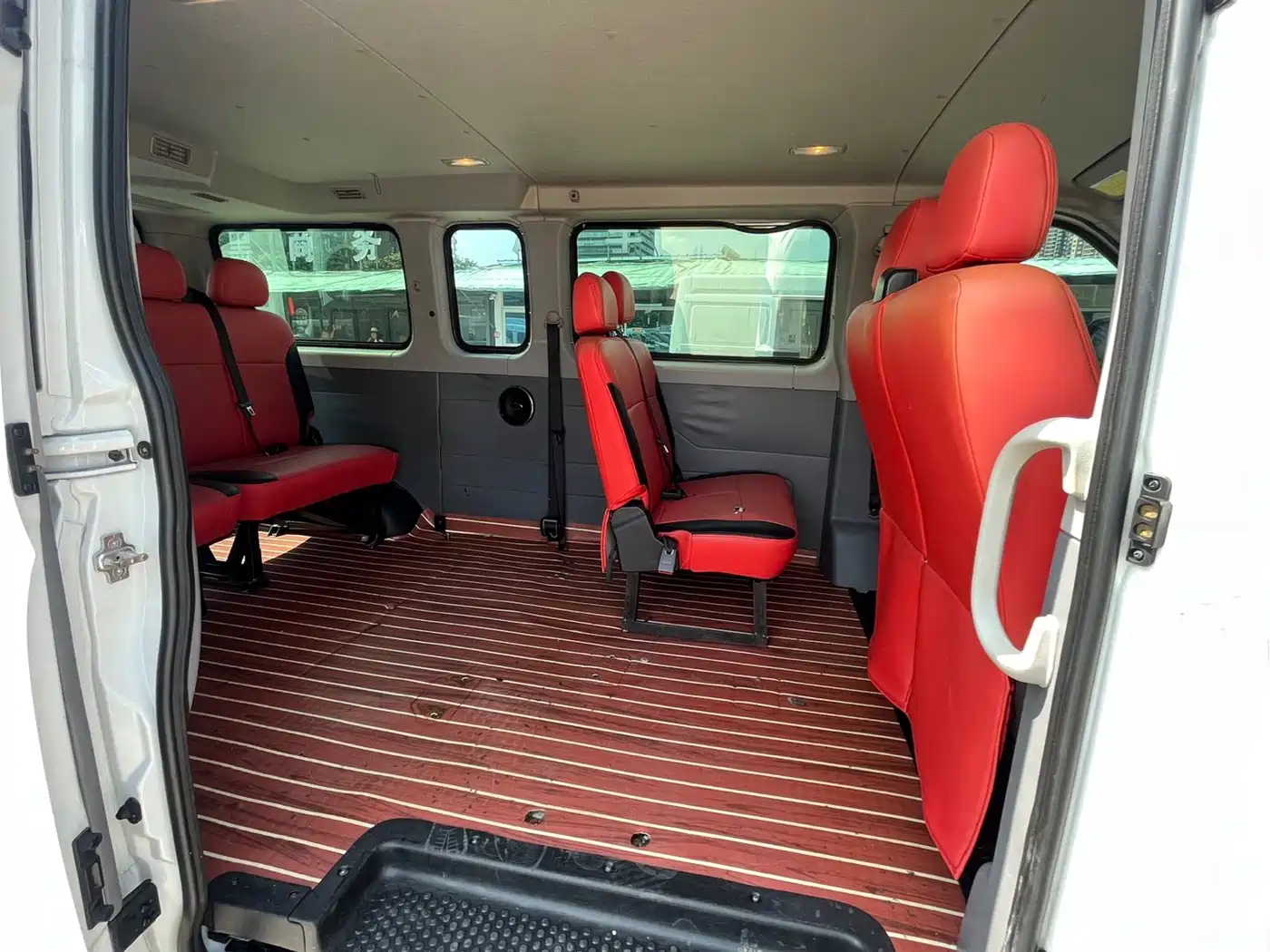 SAIC Maxus Xintu V80 2024 Aoyun 6MT Long Wheelbase Ultra-low Roof 147Ps 6/7/8/9-seater фото 6