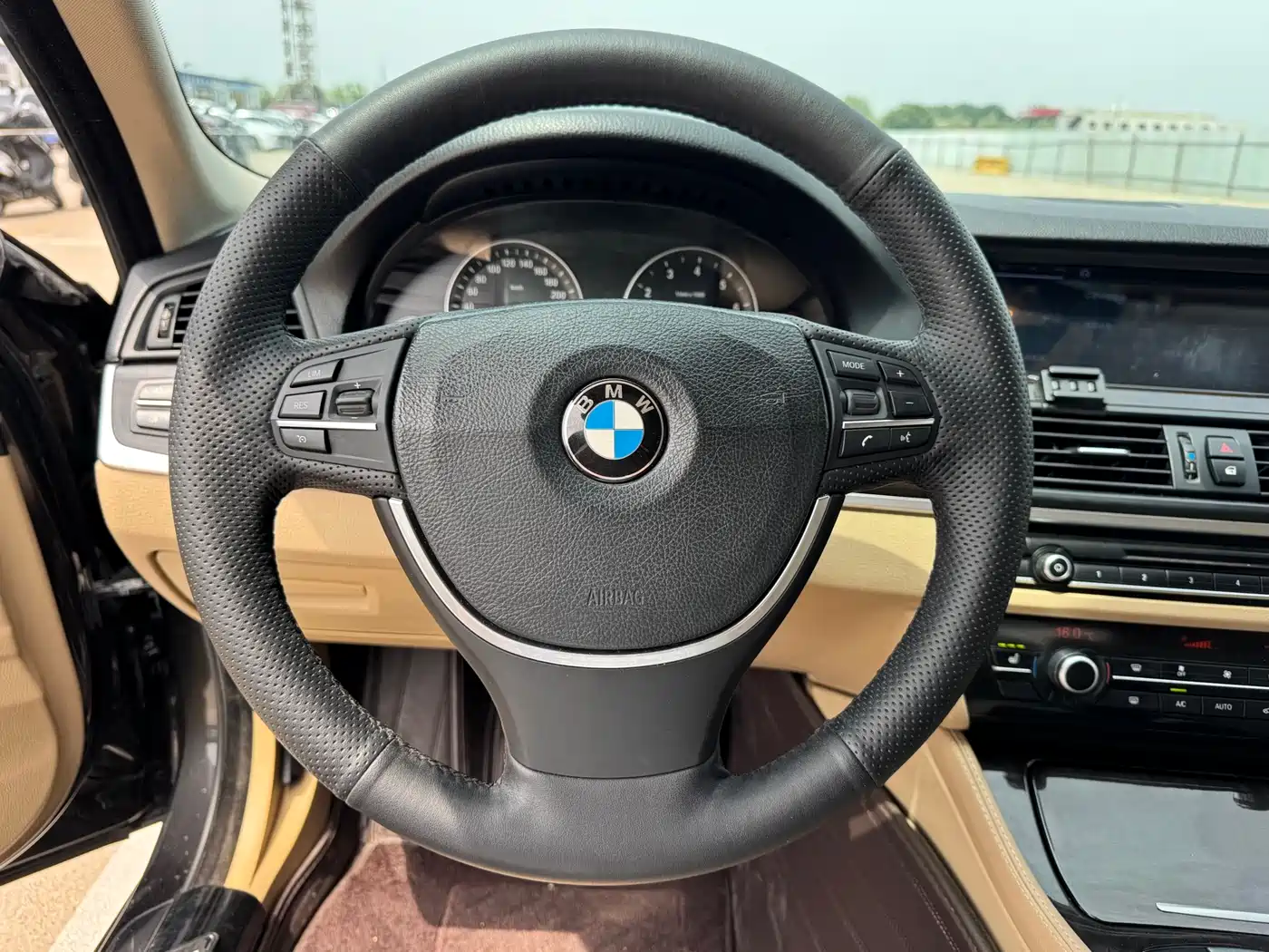 BMW 5 Series 2013 525Li Leadership фото 6