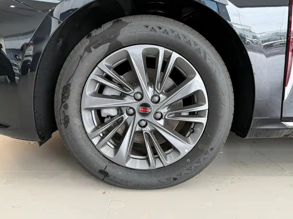 Фото 14 - Hongqi H5