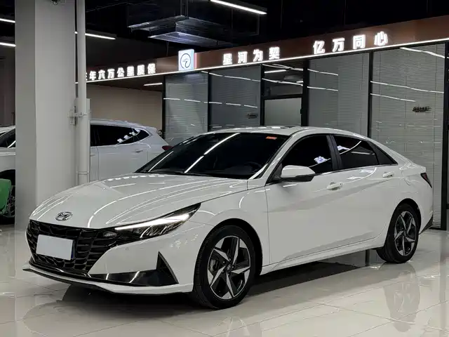 Hyundai Elantra 1.5L CVT LUX, Премиум