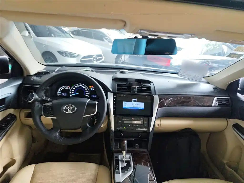 Toyota Camry 2015 2.0G Leading Edition фото 6