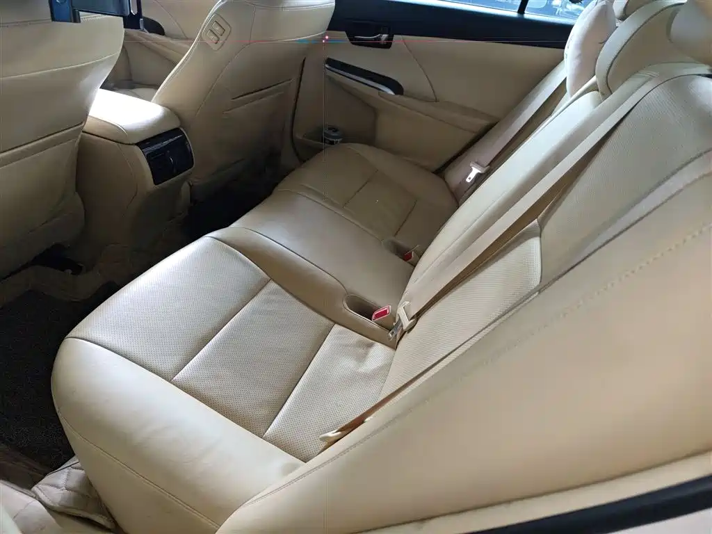 Toyota Camry 2015 2.0G Leading Edition фото 13