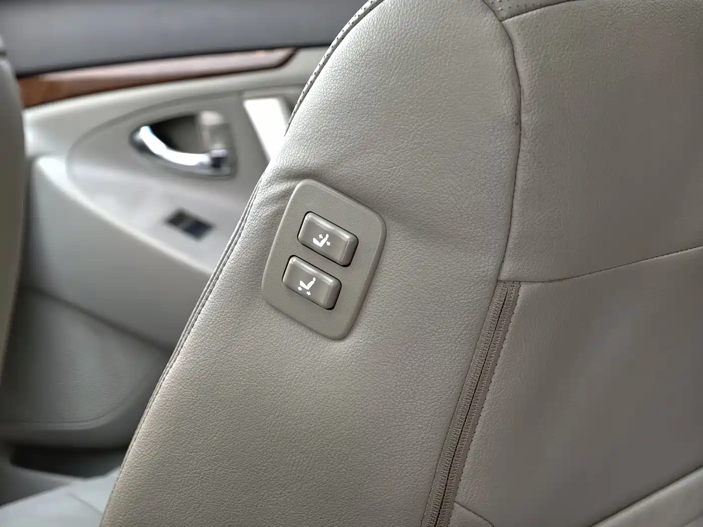 Toyota Camry 2013 200G Classic Luxury Edition фото 32