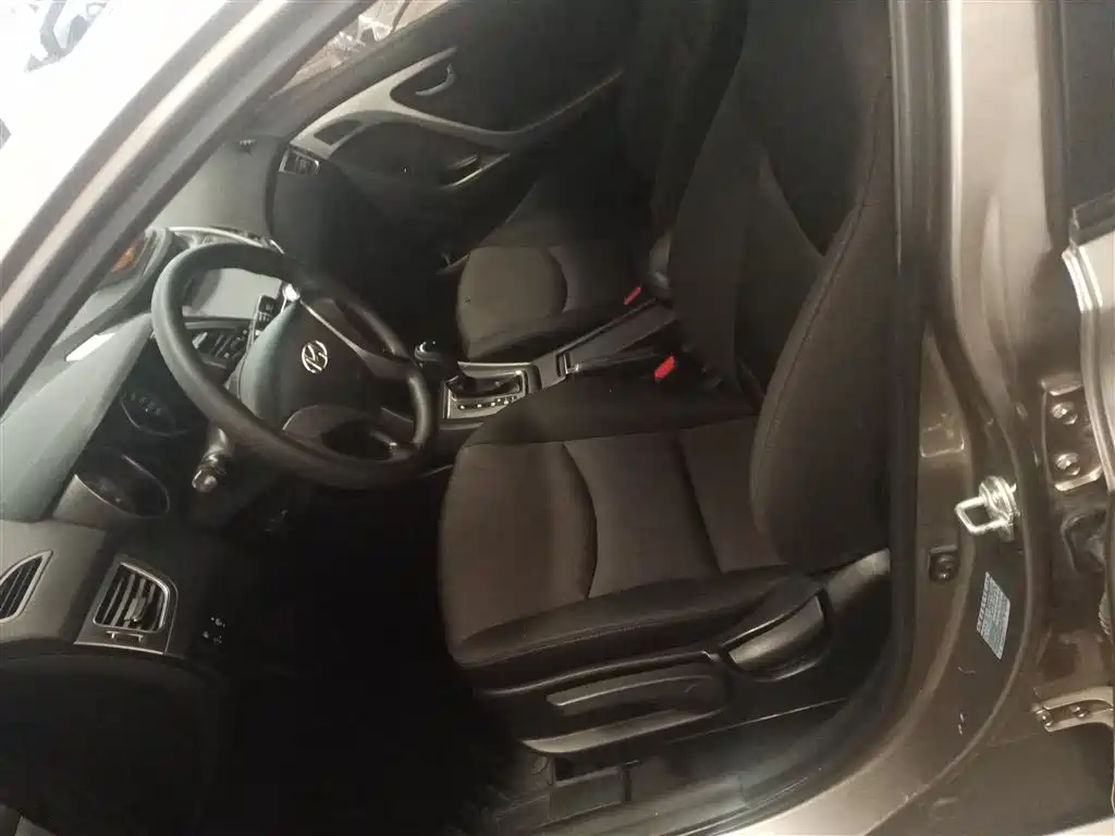 Hyundai Langdong 2012 1.6L Automatic Fashion фото 15