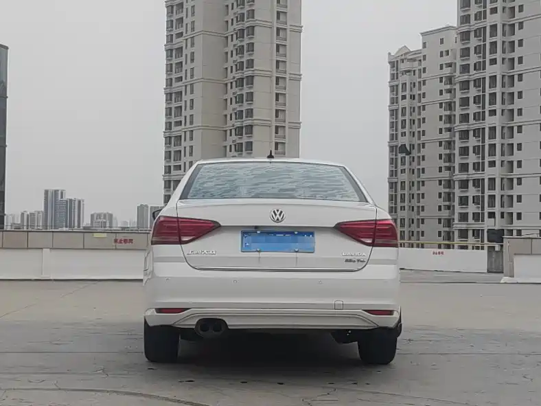Volkswagen Lavida 2015 230TSI DSG Comfort Edition фото 7
