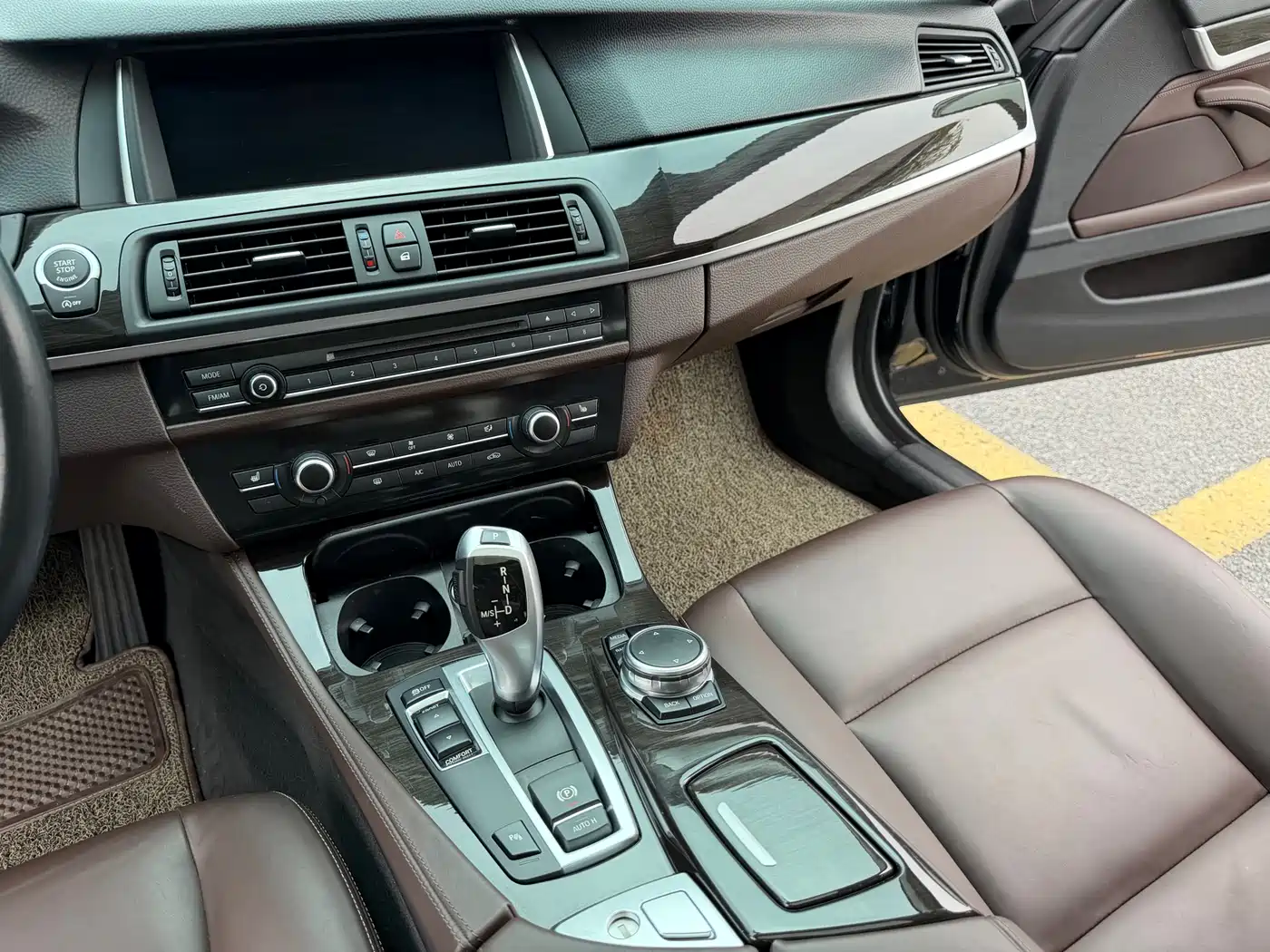 BMW 5 Series 2017 525Li Luxury Design Package фото 17