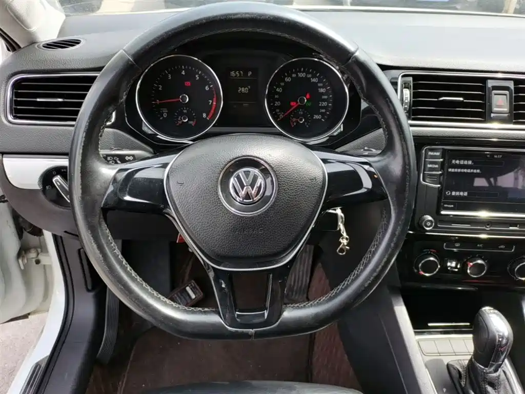 Volkswagen Sagitar 2016 230TSI 25th Anniversary Edition фото 11