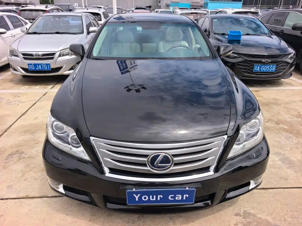 Фото 2 - Lexus LS