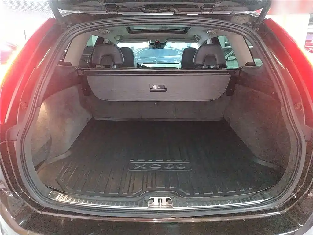 Фото 15 - Volvo XC60