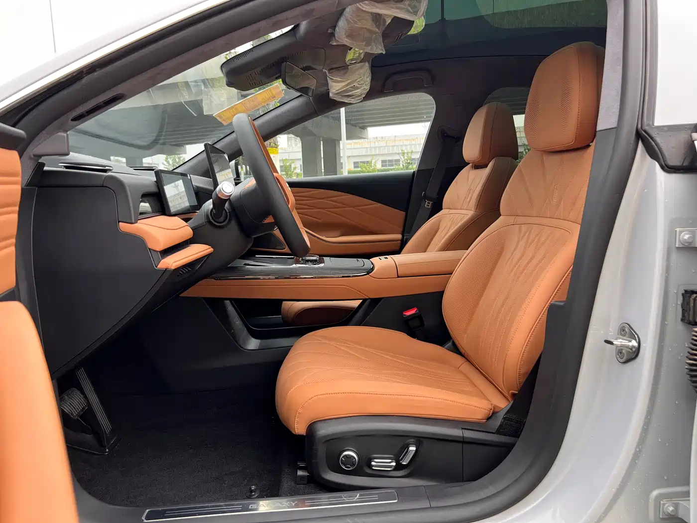 Geely Galaxy Galaxy Xingyao 8 2025 Model 130km EM-i Flagship Edition фото 17