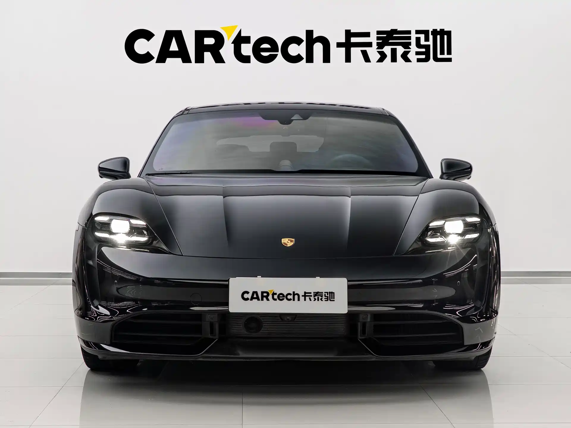 صورة 2 - Porsche Taycan