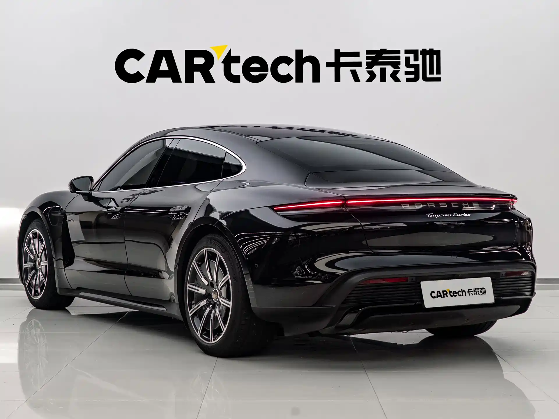 صورة 6 - Porsche Taycan