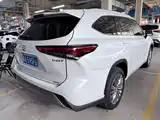 Photo 22 - Toyota Highlander